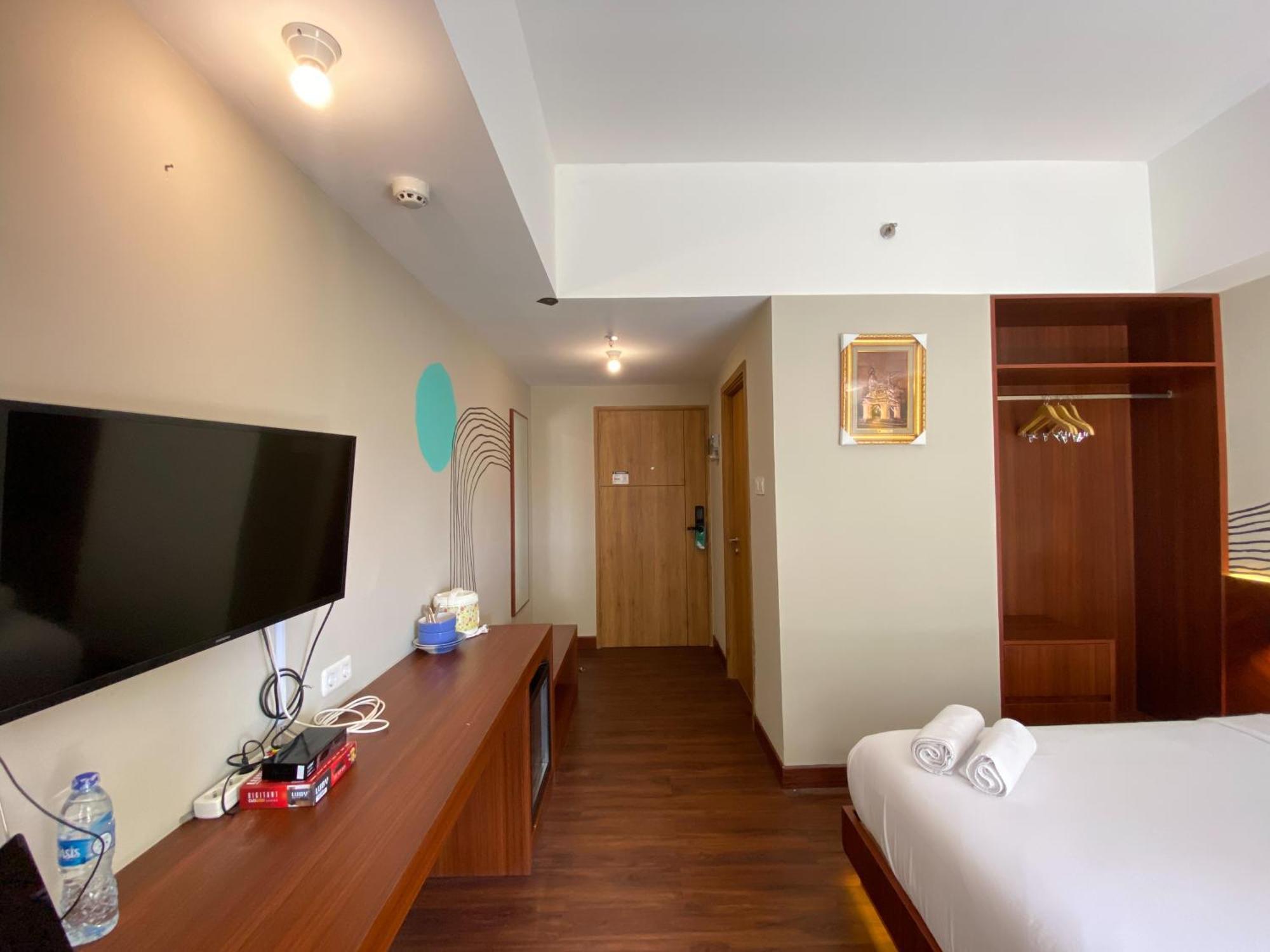Homey No Kitchen At Gateway Park Lrt By Travelio Apartemen